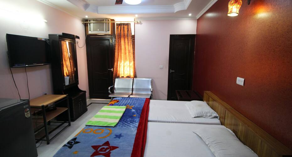 TG Stays Chittaranjan Park, New Delhi 5